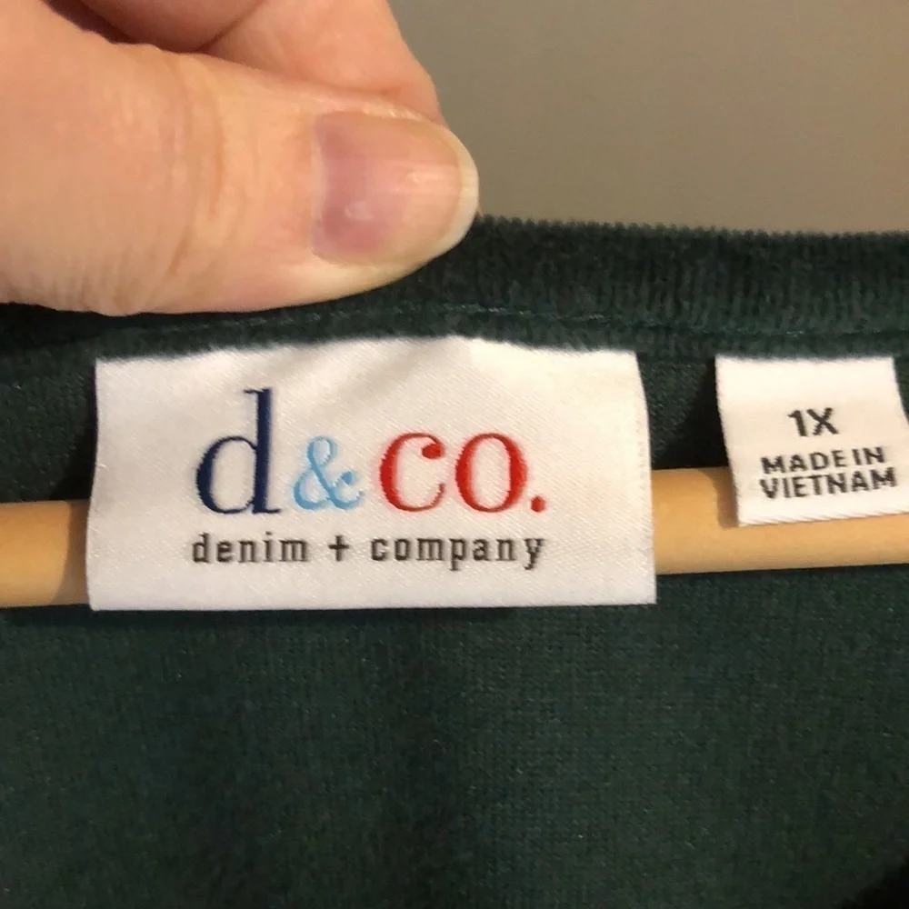 3/$25 D & Co. Denim & Company Velvety Top Green